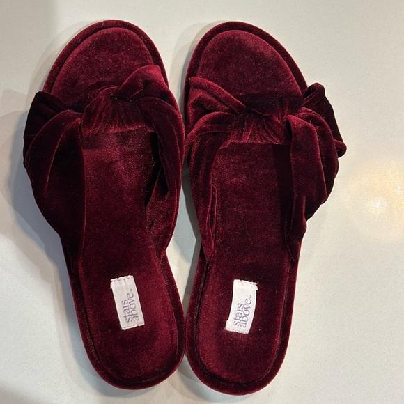 Stars above house shoe or slipper - Picture 1 of 3